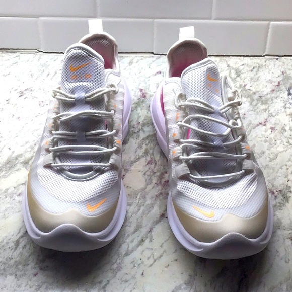 SOLD!! Nike Air Maxis 💛 size 7 💛 —NWT! - Picture 4 of 15